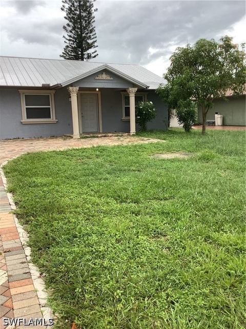 1737 42nd Street Sw - Photo 1