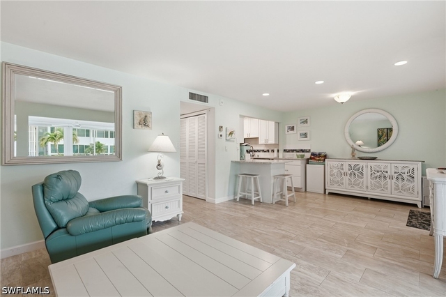 1065 Gulf Shore Boulevard N - Photo 1