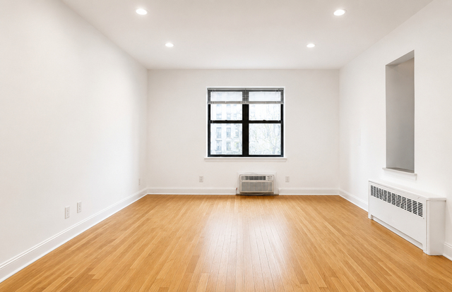 East 10th Street - Photo 1