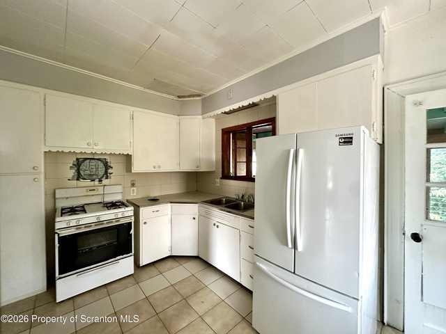 124 Crown Avenue - Photo 1