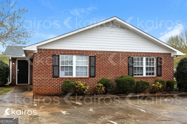 415 Deerpark Drive - Photo 1