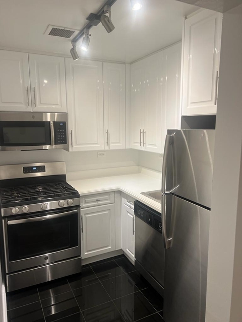 West 16th Street - Photo 1