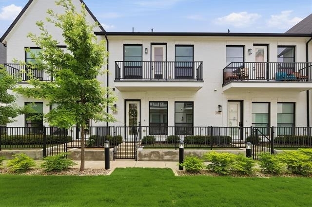 131 Garden Court E - Photo 1