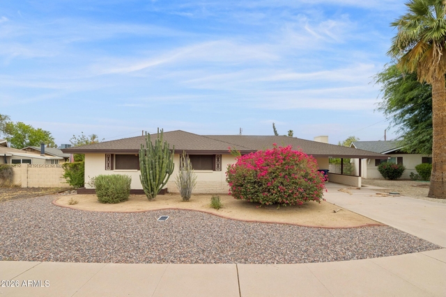 1014 E Balboa Circle - Photo 1