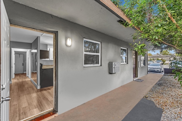232 Se 9th Avenue - Photo 1