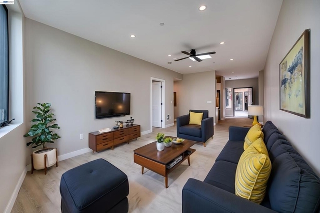 4202 Telegraph Ave - Photo 1