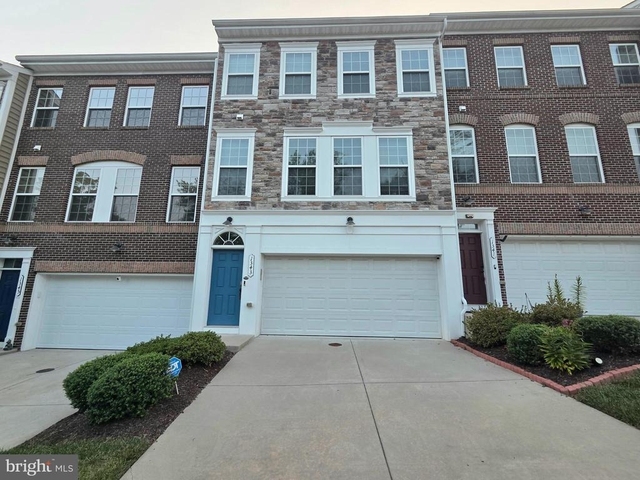 1343 Gilmore Street - Photo 1