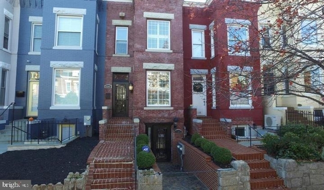 1209 E Street Ne - Photo 1