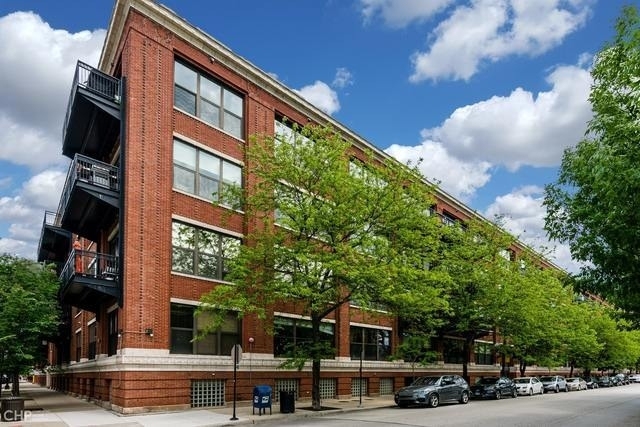1040 W Adams Street - Photo 1