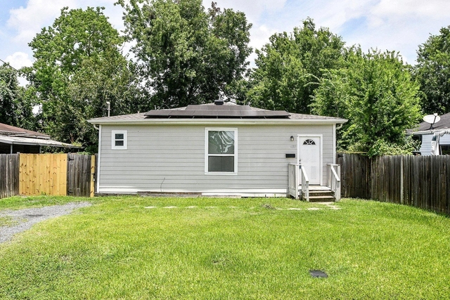 4137 Galesburg St - Photo 1