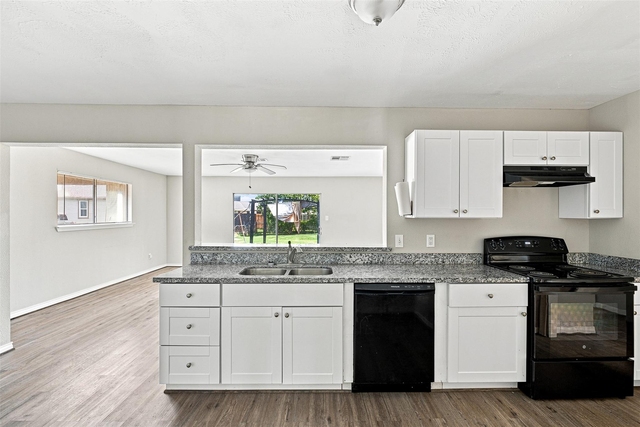 509 Avenue J - Photo 1