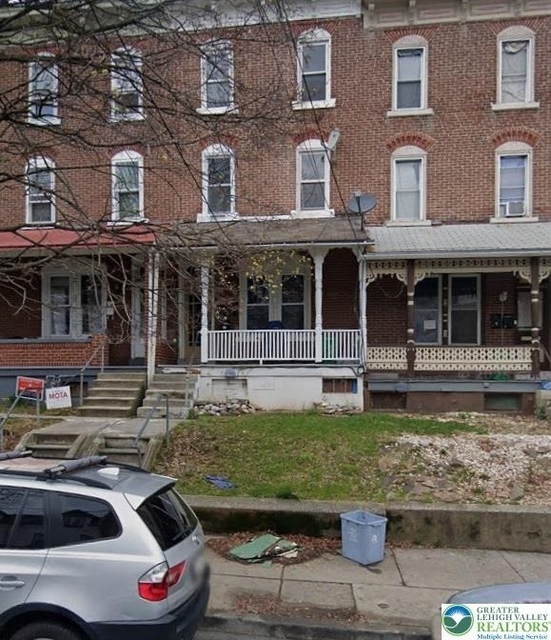 425 W Liberty Street - Photo 1
