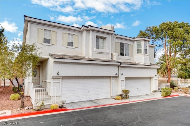 251 Queens Court - Photo 1