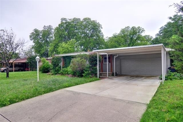 1110 Wade Hampton Street - Photo 1
