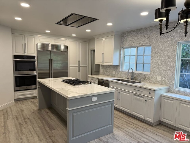 519 N Rexford Drive - Photo 1