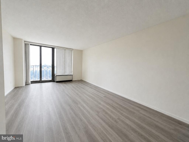 1420 Locust Street - Photo 1