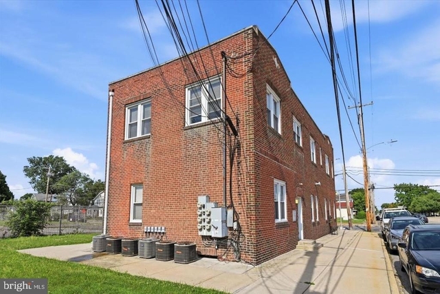 200 Wanamaker Avenue - Photo 1