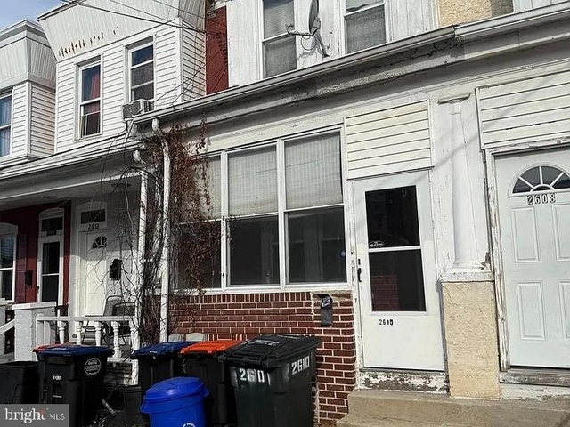2610 W 7th Street - Photo 1