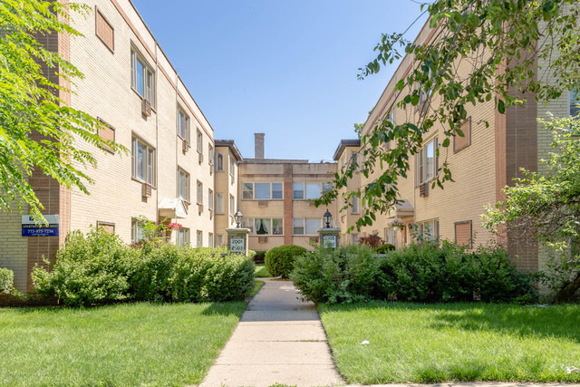 2007 W Touhy Avenue - Photo 1