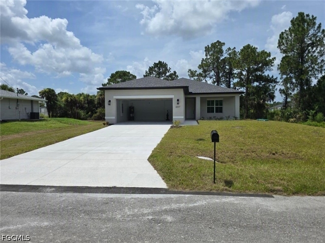 3207 68th Street W - Photo 1