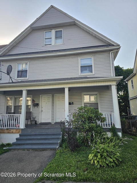 2231 Boulevard Avenue - Photo 1