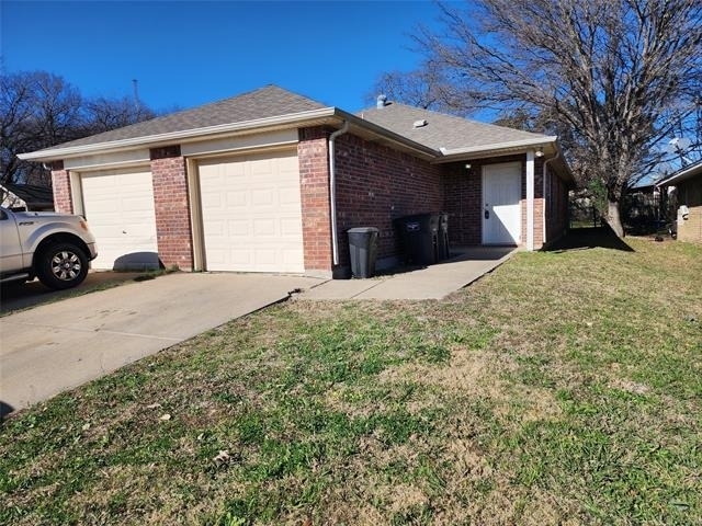 939 Baker Street - Photo 1