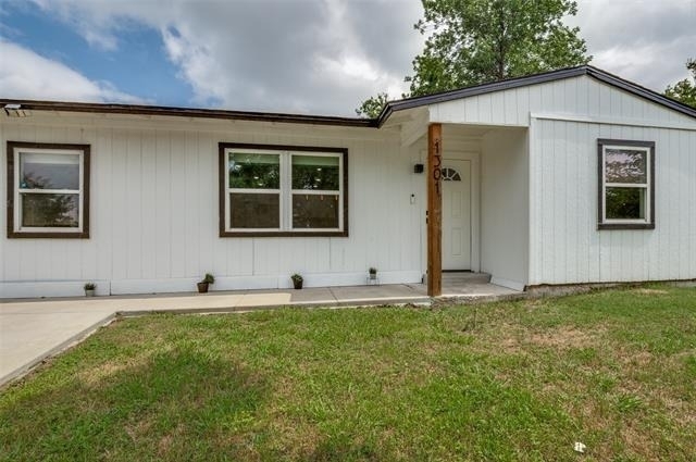 1301 Cardinal Street - Photo 1