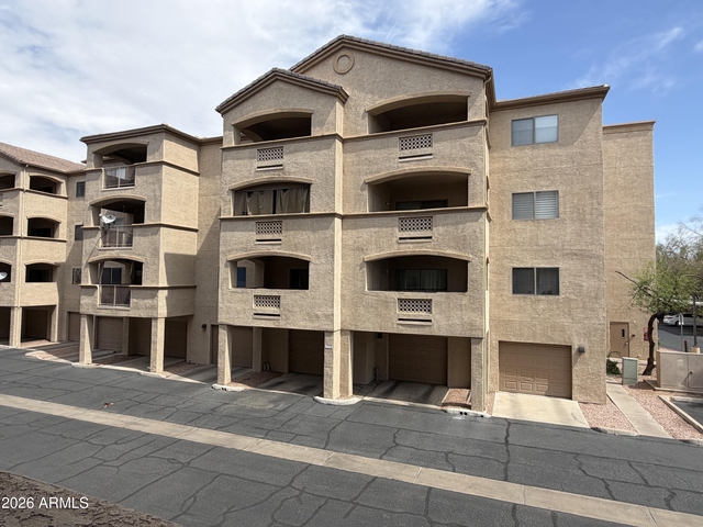 920 E Devonshire Avenue - Photo 1