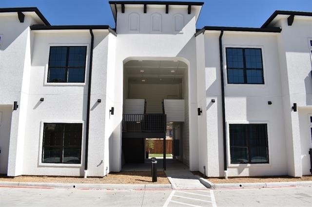 1514 E 15th Street - Photo 1