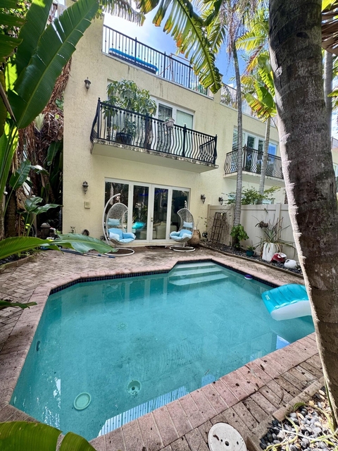 808 N Victoria Park Road - Photo 1