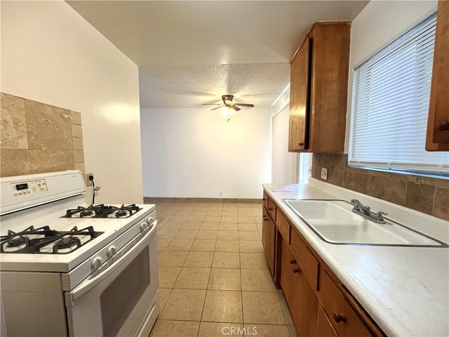 1955 E Devonshire Avenue - Photo 1