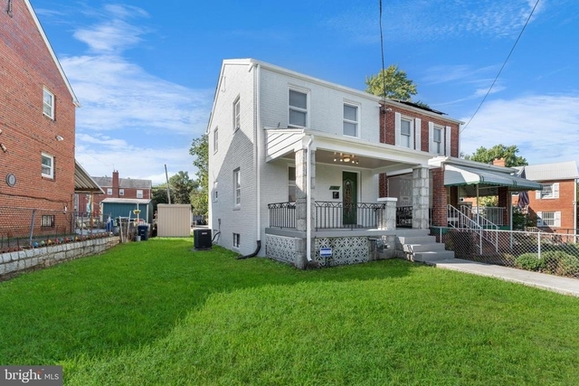 1811 T Place Se - Photo 1