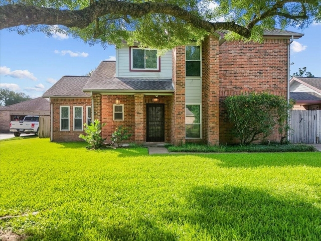 1016 Glenshannon Avenue - Photo 1
