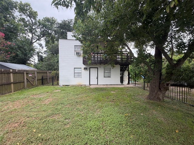 4827 Pine Avenue - Photo 1