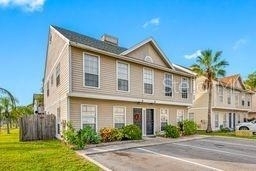 132 Douglas Road W - Photo 1