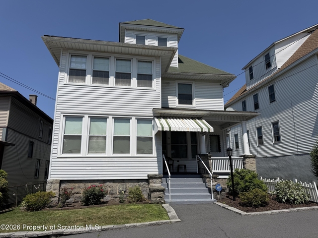715 Hemlock Street - Photo 1
