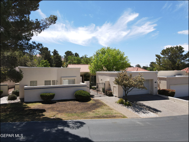 1004 Los Jardines Circle - Photo 1