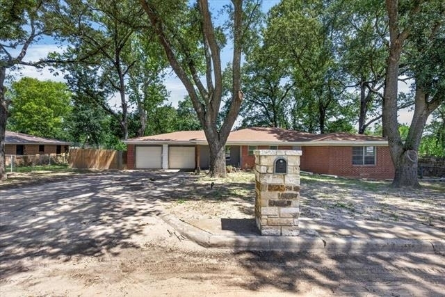 925 Maryland Drive - Photo 1