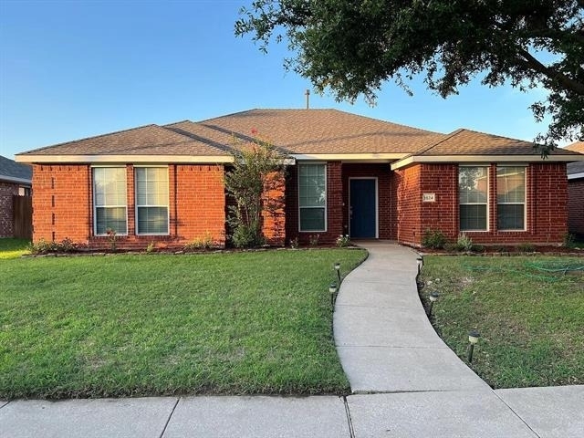 1524 Summerfield Drive - Photo 1