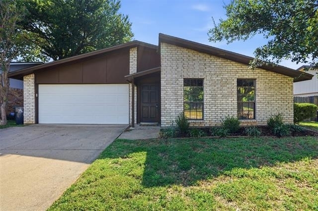 2711 Treeview Drive - Photo 1