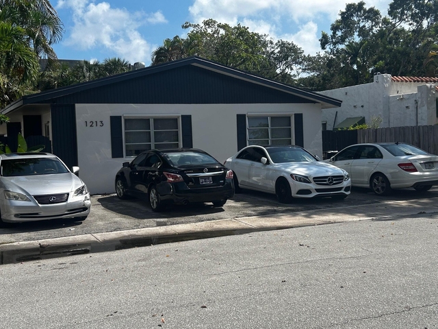1213 Se 1st Street - Photo 1