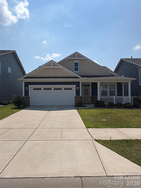 1008 Fairbrae Lane - Photo 1