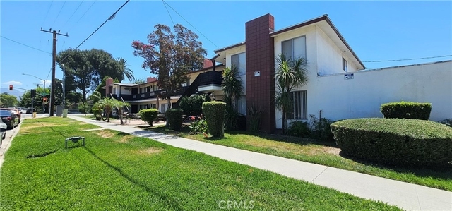 501 W 34th - Photo 1