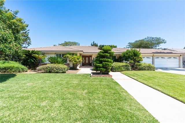 333 W Wistaria Avenue - Photo 1