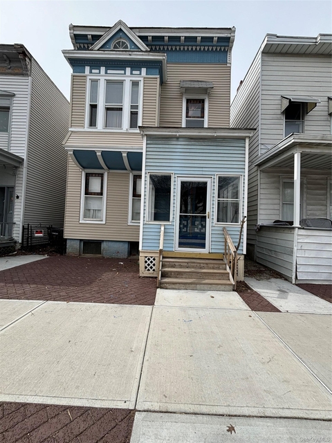 135 Fifth Avenue - Photo 1