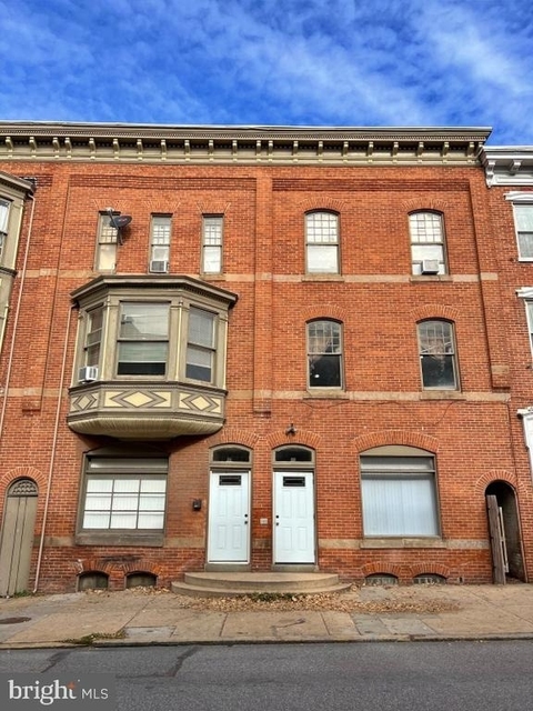 151 E Philadelphia Street - Photo 1
