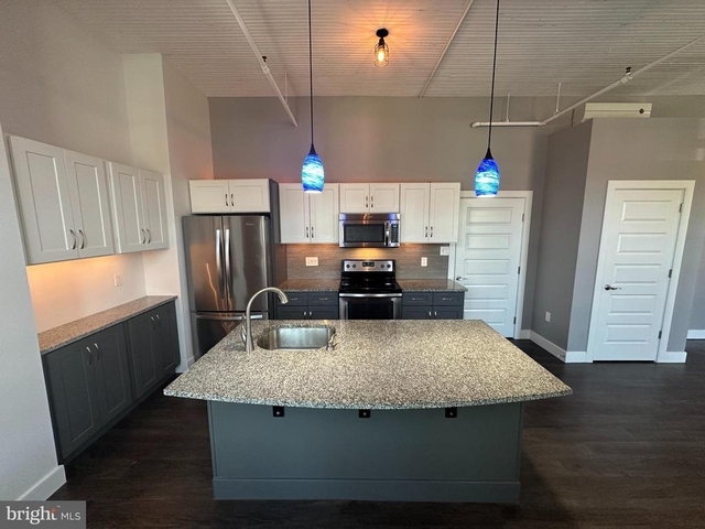 820 W Market Street - Photo 1