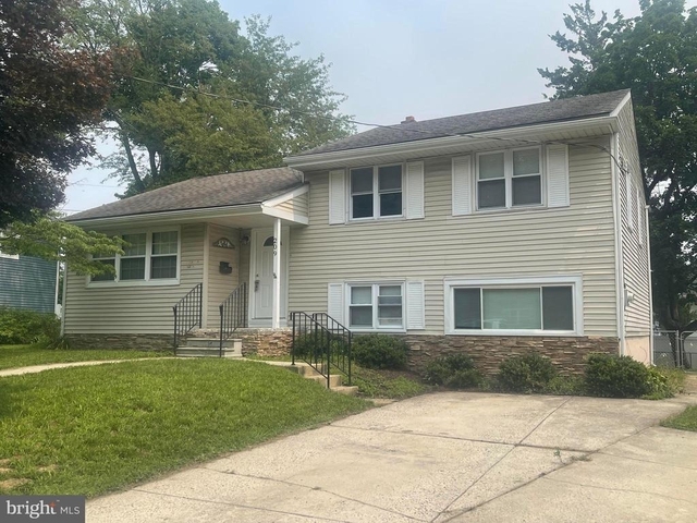 209 Maine Avenue - Photo 1