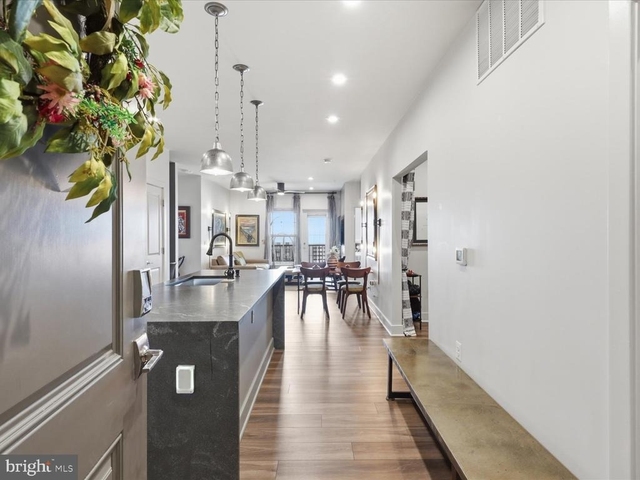 100 Saint Ives Place - Photo 1
