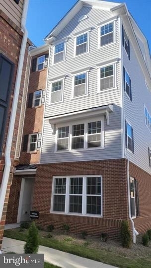 9360 Seney - Photo 1